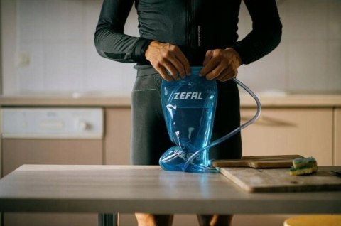 Bukłak na wodę z rurką i ustnikiem Zefal Bladder, do plecaka, 2 L