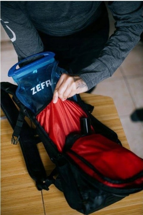 Bukłak na wodę z rurką i ustnikiem Zefal Bladder, do plecaka, 2 L